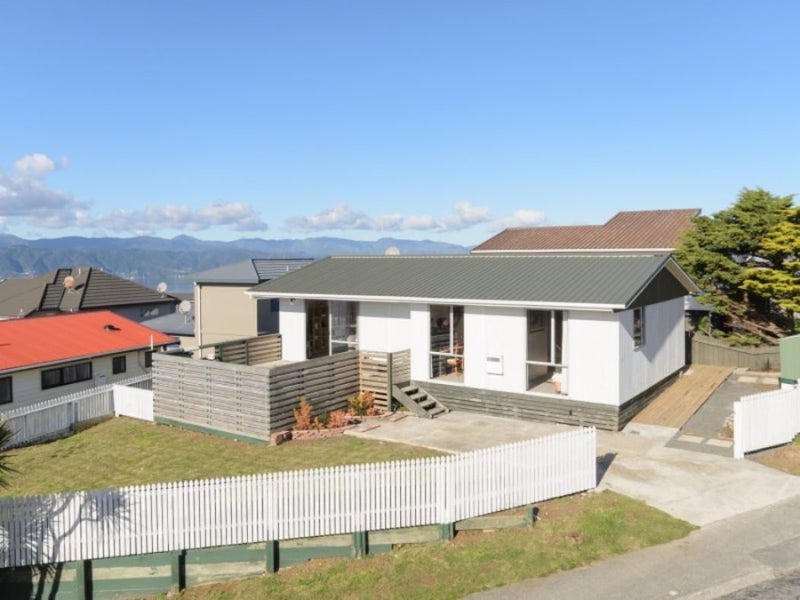 14A Sunhaven Drive, Newlands, Wellington - Carousel 1