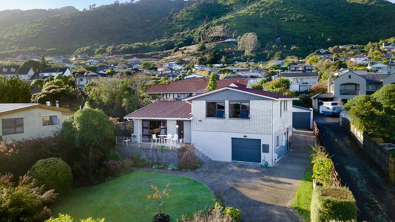 39 Huia Street, Waikanae - Carousel 1