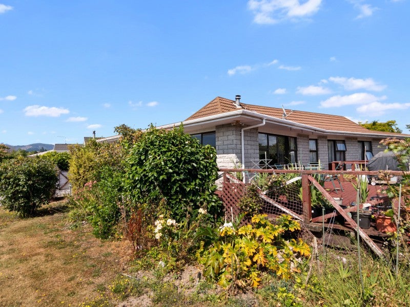 25 Martin Avenue, Wakefield - Carousel 1