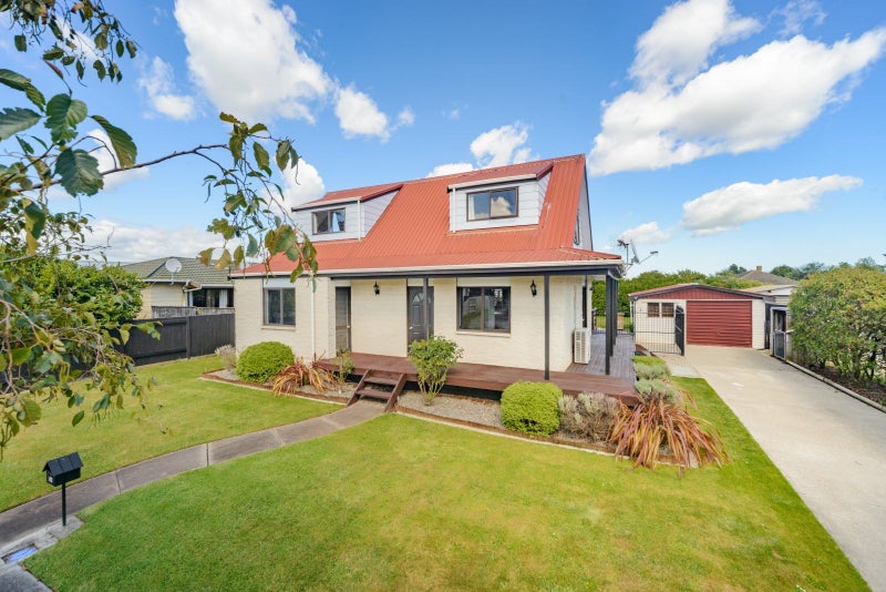 32 Suzanne Grove, Kelvin Grove, Palmerston North - Carousel 1