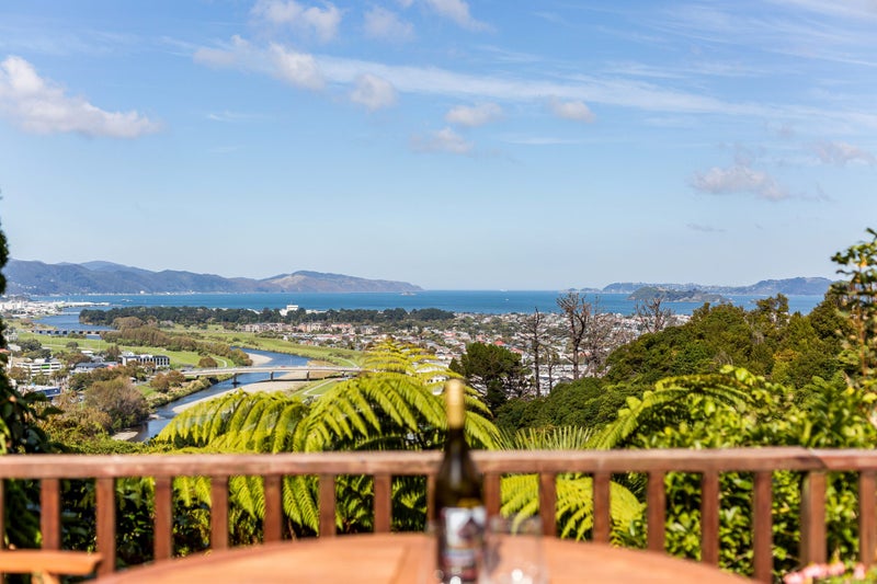 19 City View Grove, Harbour View, Lower Hutt - Carousel 1