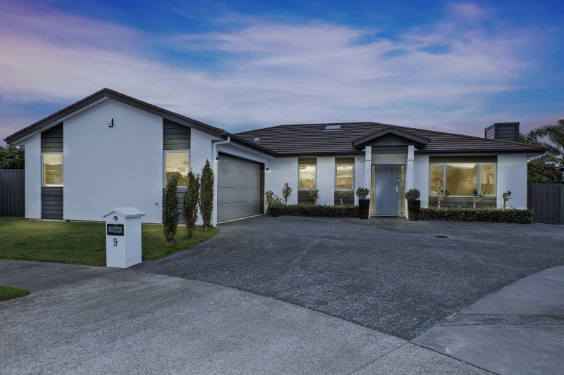 9 Ohau Place, Poraiti, Napier - Carousel 1