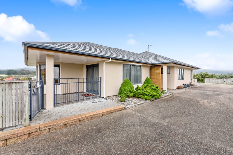 29 Crown Hill, Paraparaumu - Carousel 1