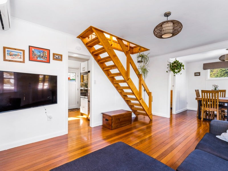 32 Cluny Road, Plimmerton, Porirua - Carousel 1