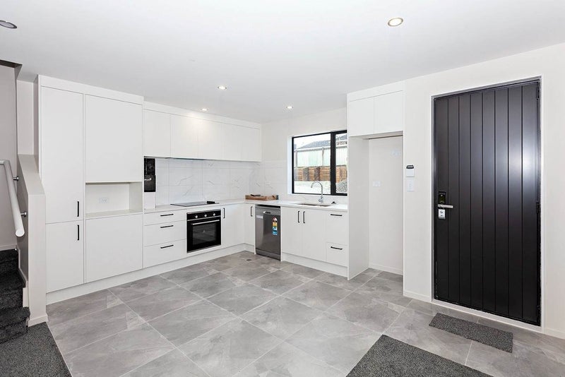 16D Bolton Place, Otara, Auckland - Carousel 1