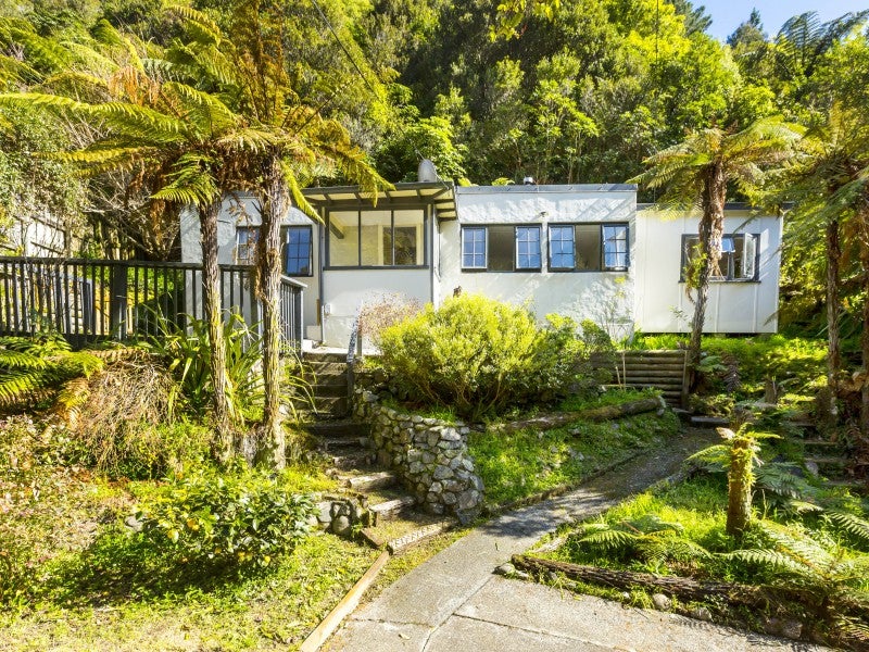 126 Pinehaven Road, Pinehaven, Upper Hutt - Carousel 1