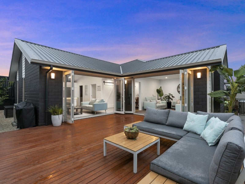 15 Puhirake Crescent, Pyes Pa, Tauranga - Carousel 2
