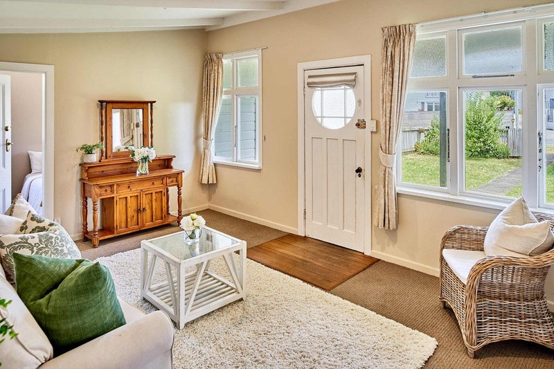 10 Lambley Road, Titahi Bay, Porirua - Carousel 2