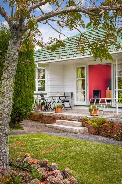 1 Boler Place, New Lynn, Auckland - Carousel 30