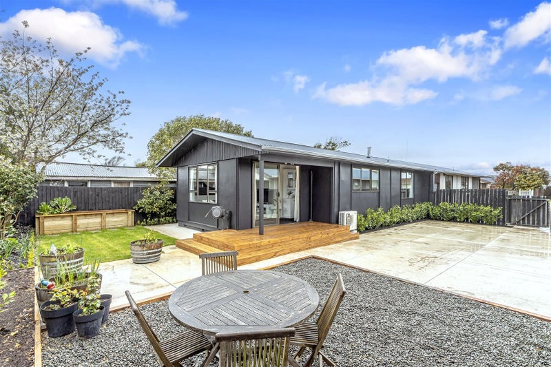 8B Queenspark Drive, Parklands, Christchurch - Carousel 1