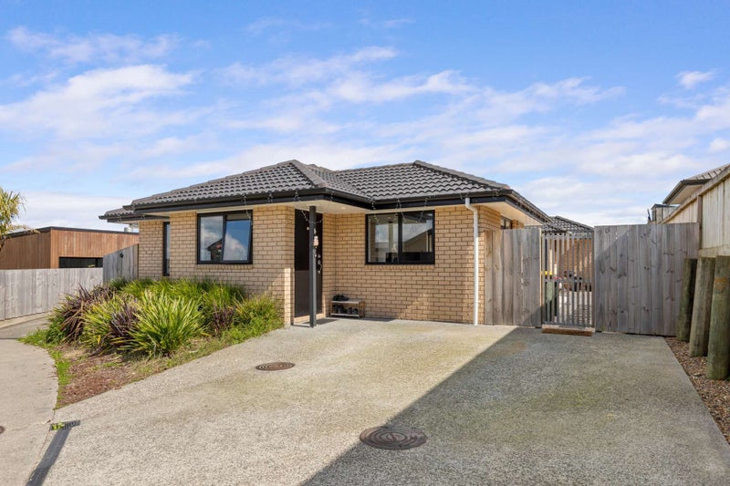 2/12 Onukutara Place, Huntington, Hamilton - Carousel 1