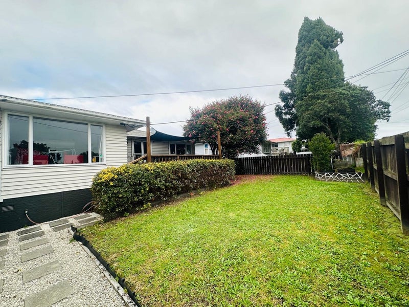 25 Larnoch Road, Henderson, Auckland - Carousel 2