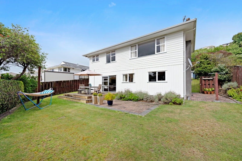 4 Bishops Glen, Tawa, Wellington - Carousel 2