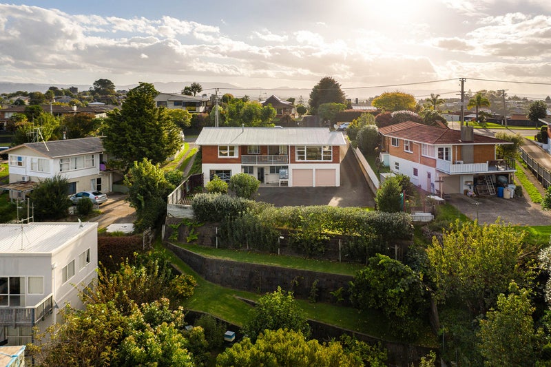 36 Brookfield Terrace, Brookfield, Tauranga - Carousel 1