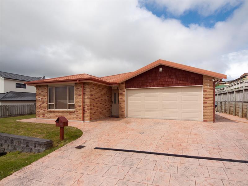 17 Cedarwood Street, Woodridge, Wellington - Carousel 1