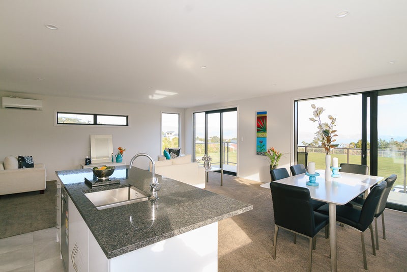 8 Lime Grove, Maungaraki, Lower Hutt - Carousel 1