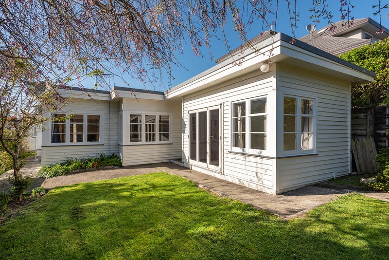 6 Te Whiti Grove, Korokoro, Lower Hutt - Carousel 1