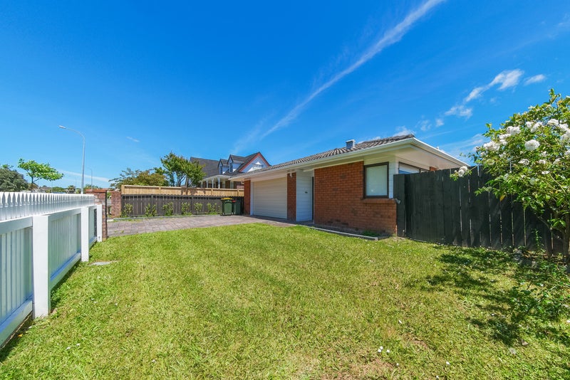 1/63 Aviemore Drive, Highland Park, Auckland - Carousel 1