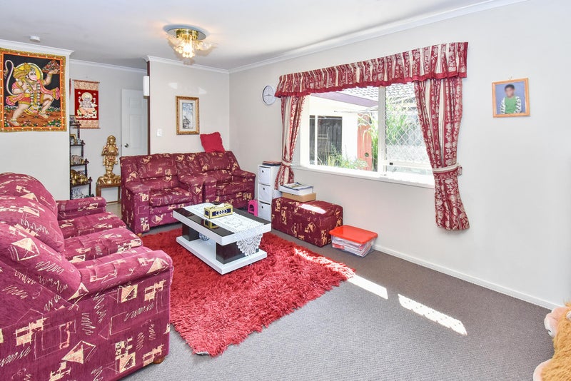 42 Tussock Avenue, Mangere, Auckland - Carousel 2