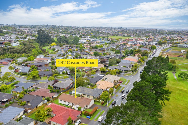 242 Cascades Road, Botany Downs, Auckland - Carousel 26