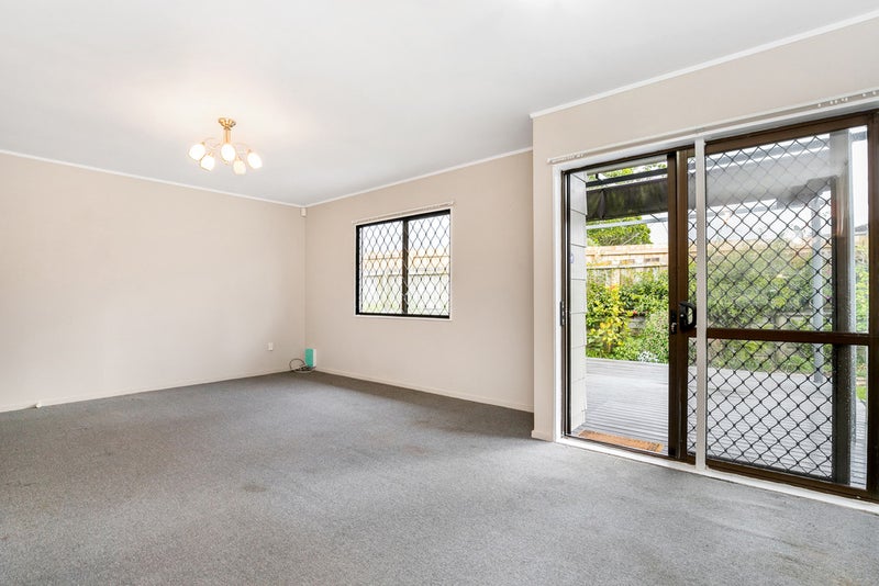 2/9 Maplesden Drive, Clendon Park, Auckland - Carousel 2