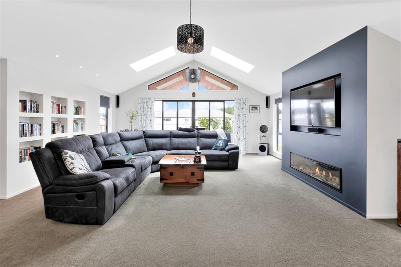 12 Rosewood Drive, Amberley, Amberley - Carousel 2