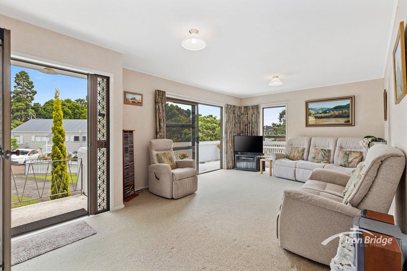 15 Celeste Place, Totara Vale, Auckland - Carousel 2