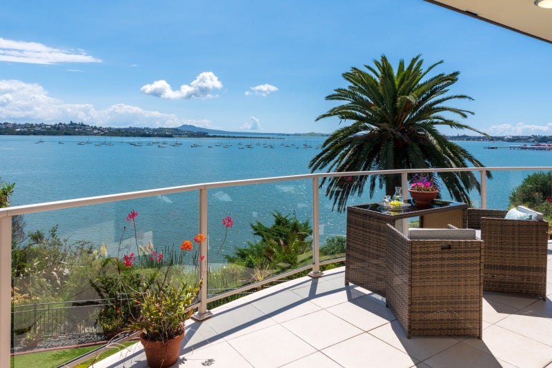 8 Lilford Place, Half Moon Bay, Auckland - Carousel 1