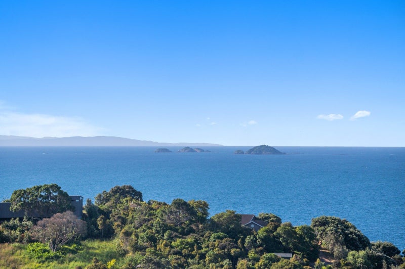 15 Coromandel Road, Oneroa, Waiheke Island - Carousel 1