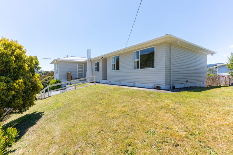 28 Franklyn Road, Tawa, Wellington - Carousel 2