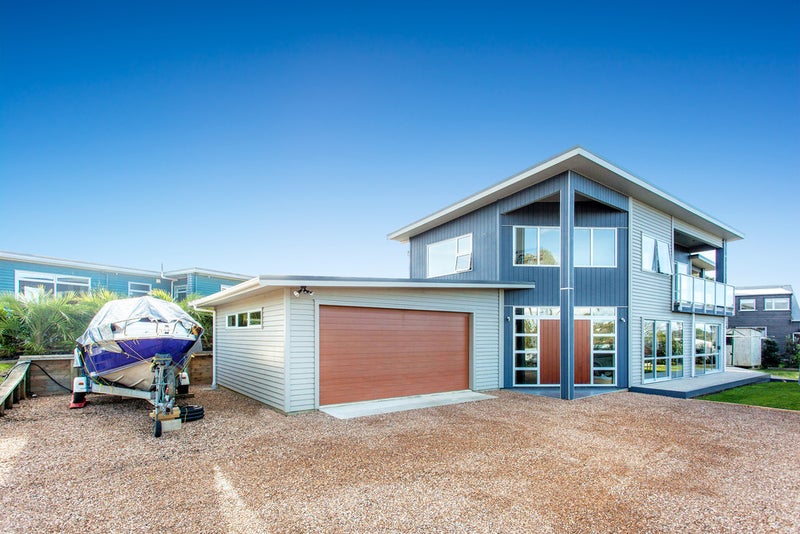 7 Mako Street, Oneroa, Waiheke Island - Carousel 1