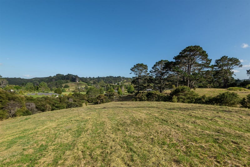 15 Elmore Road, Pāremoremo, Auckland - Carousel 1