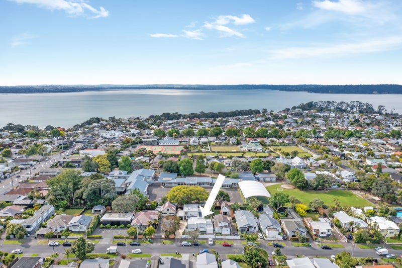 22 Buxton Street, Point Chevalier, Auckland - Carousel 8