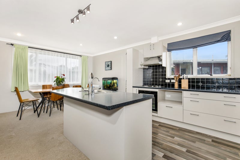 11 Fernleigh Avenue, Royal Oak, Auckland - Carousel 2