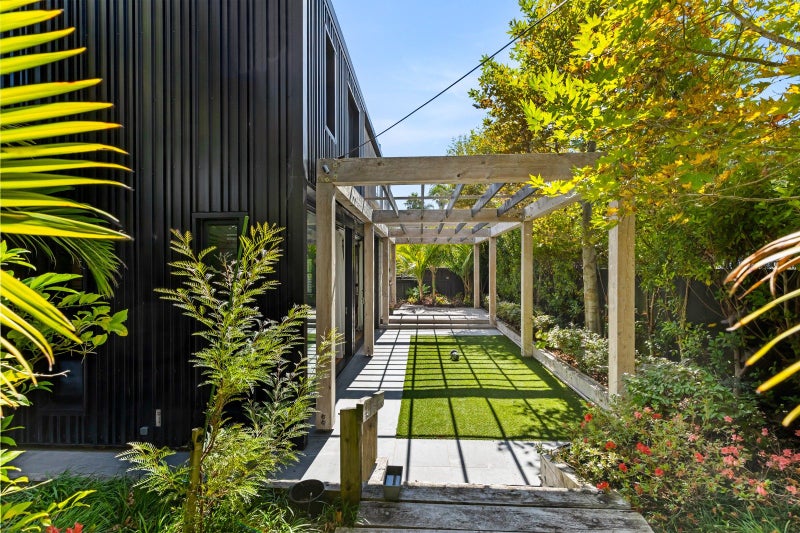 1G EVERSLEIGH ROAD, Belmont, Auckland - Carousel 1