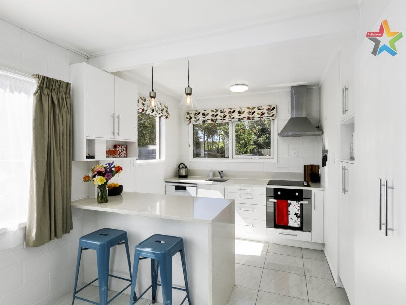 1/14 Mudie Street, Alicetown, Lower Hutt - Carousel 2