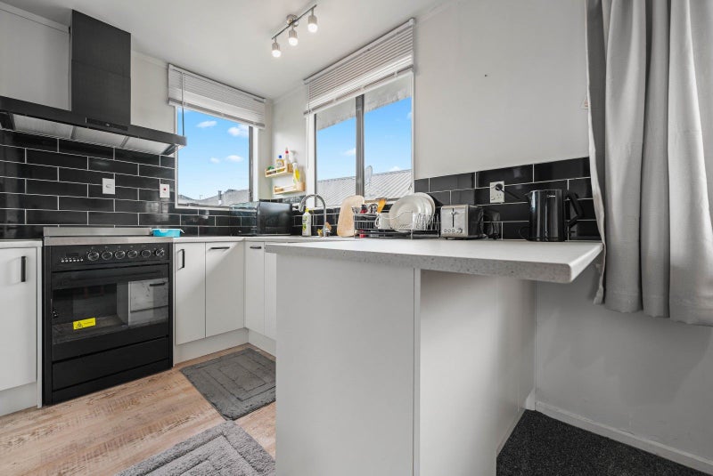 14 Gillett Lane, Enderley, Hamilton - Carousel 2