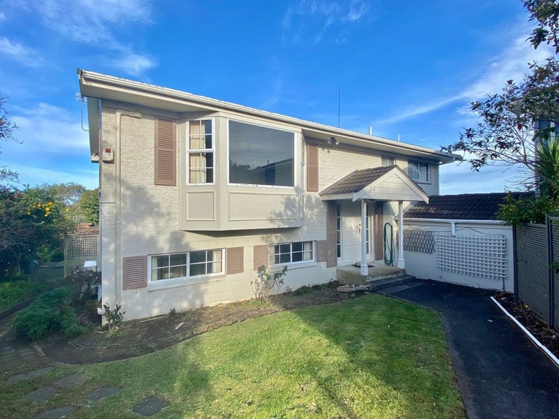 2/1 Folkestone Street, Murrays Bay, Auckland - Carousel 1