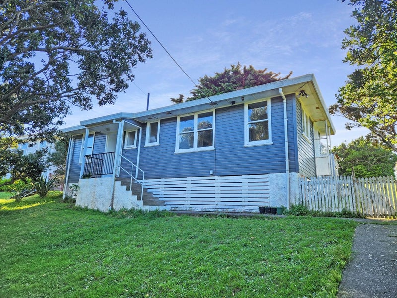 9 Taupiri Crescent, Titahi Bay, Porirua - Carousel 1