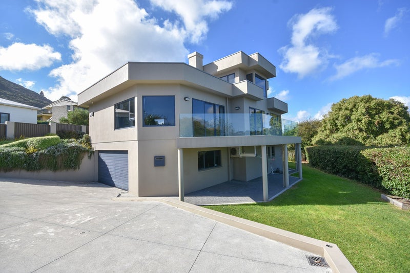 64 Totara Street, Ravensbourne, Dunedin - Carousel 1