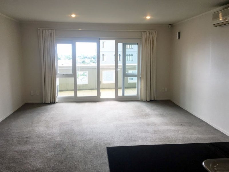 16/118 Broadway, Newmarket, Auckland - Carousel 2