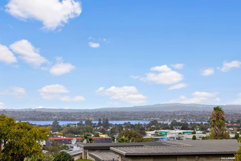 2/9 Strong Street, St Johns, Auckland - Carousel 1