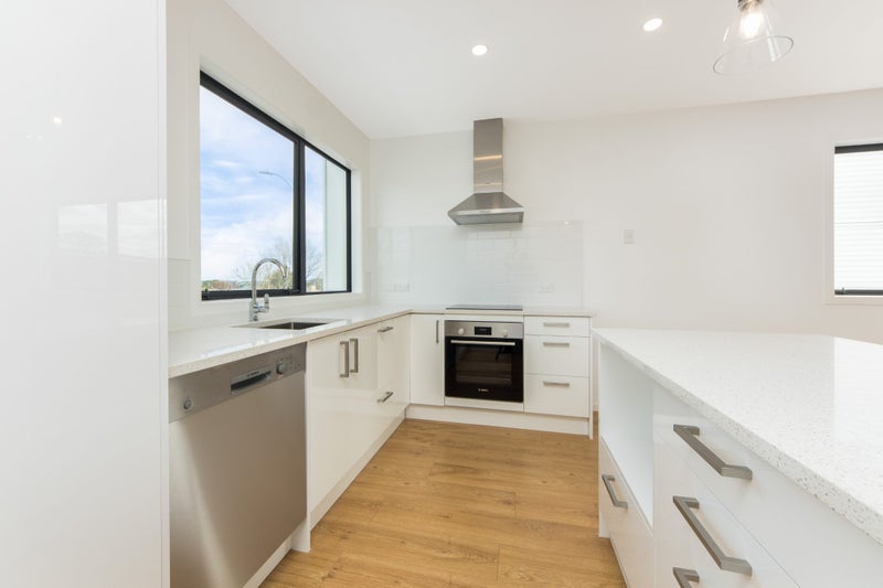 4 Mokopiko Court, Beach Haven, Auckland - Carousel 2