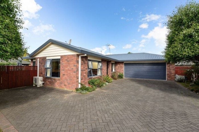 14 Diomede Glade, Flagstaff, Hamilton - Carousel 1