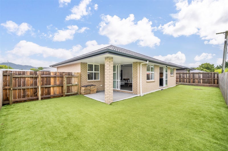 8 Poulson Grove, Trentham, Upper Hutt - Carousel 2