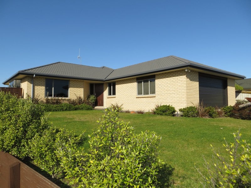 26 Johnstone Drive, Fitzherbert, Palmerston North - Carousel 1