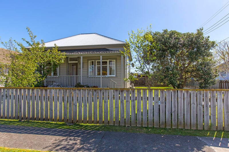 2/3 Atiawa Crescent, Waiwhetu, Lower Hutt - Carousel 1