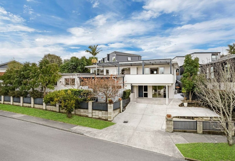 4 Bacot Place, Howick, Auckland - Carousel 1