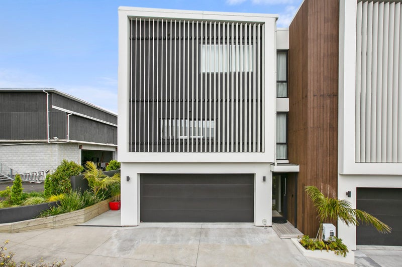 11A Baring Terrace, Strandon, New Plymouth - Carousel 2