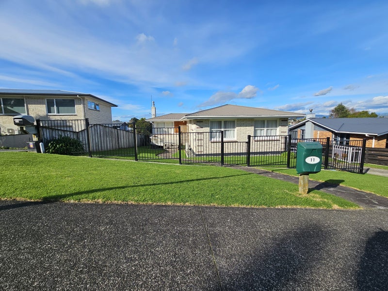 11 Highfield Crescent, Brookfield, Tauranga - Carousel 1
